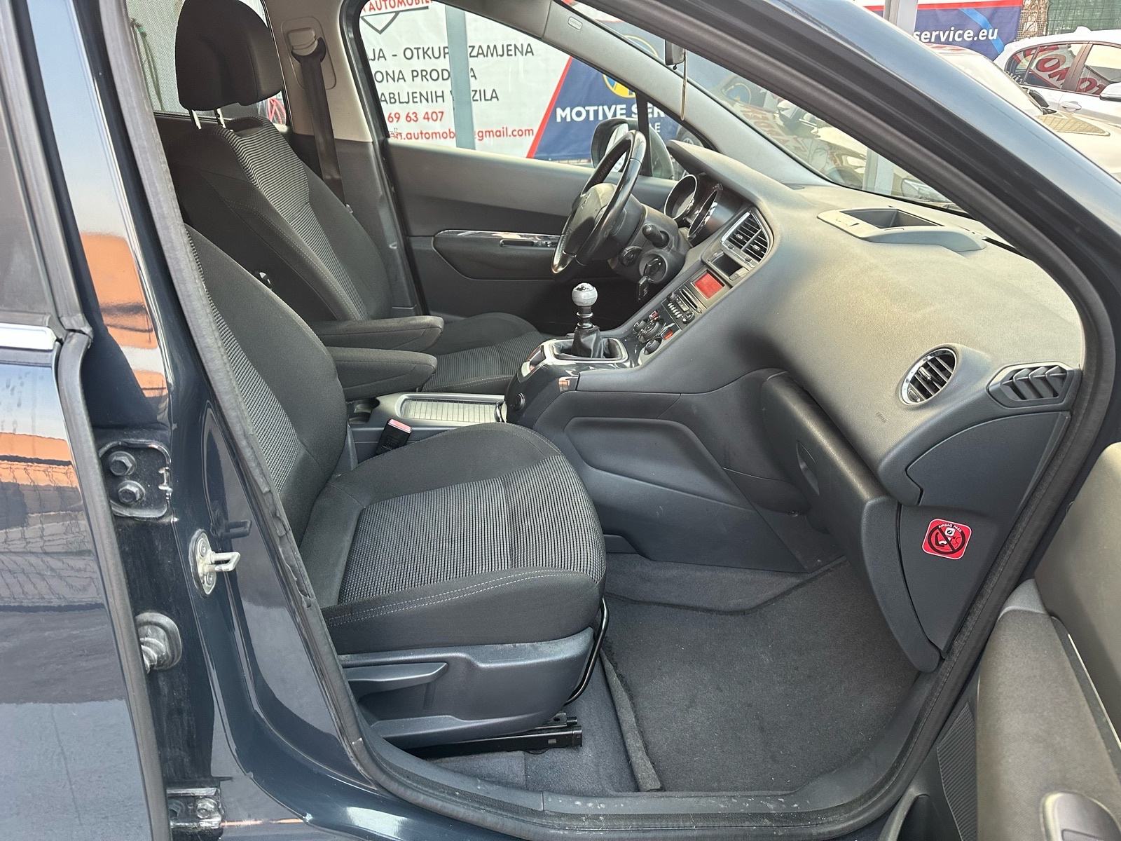 Peugeot 5008 1,6 e-HDi, fotografija 10