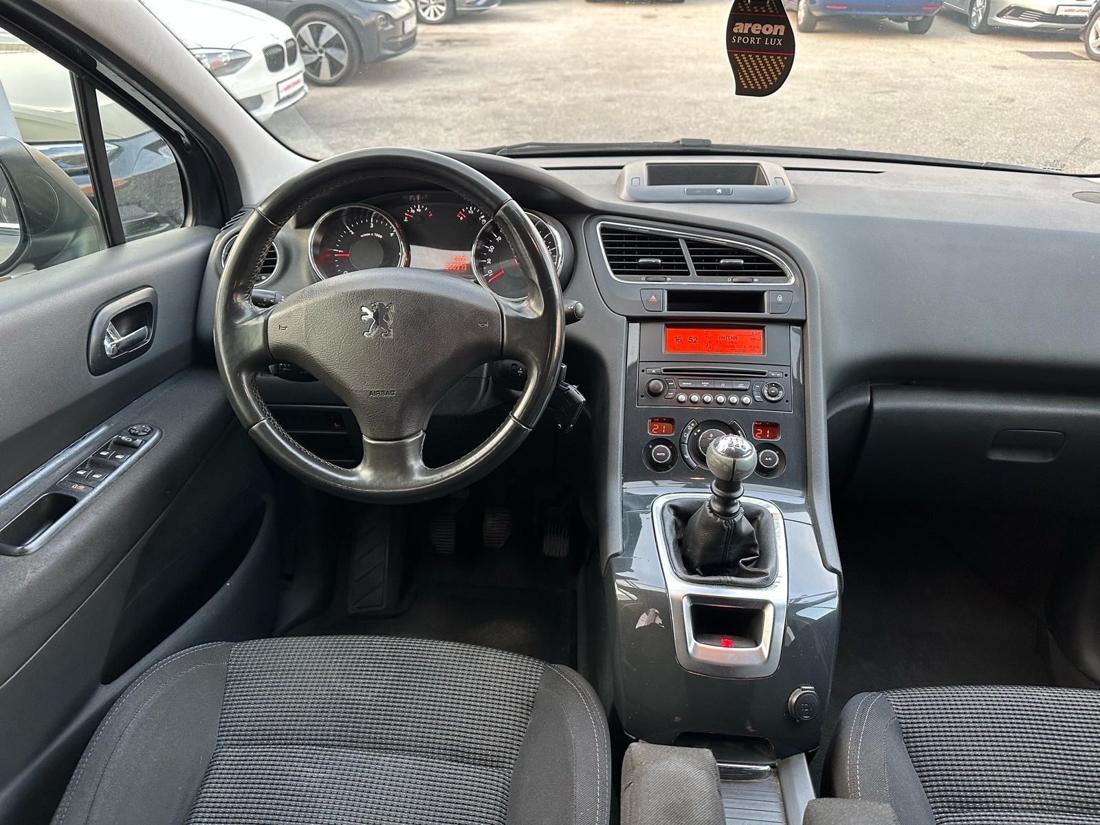 Peugeot 5008 1,6 e-HDi, fotografija 13