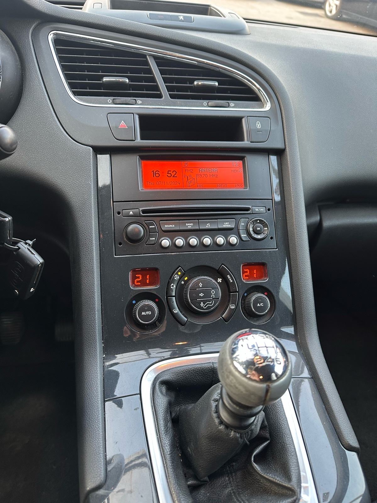 Peugeot 5008 1,6 e-HDi, fotografija 15