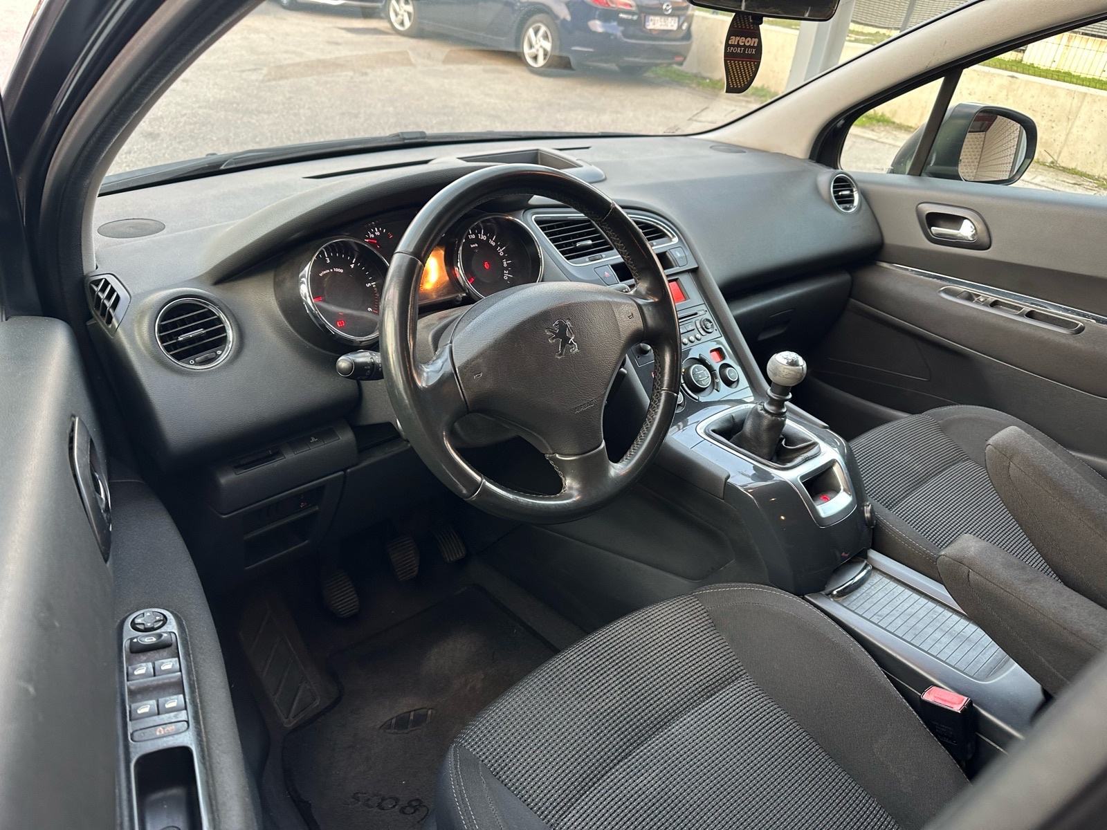 Peugeot 5008 1,6 e-HDi, fotografija 9
