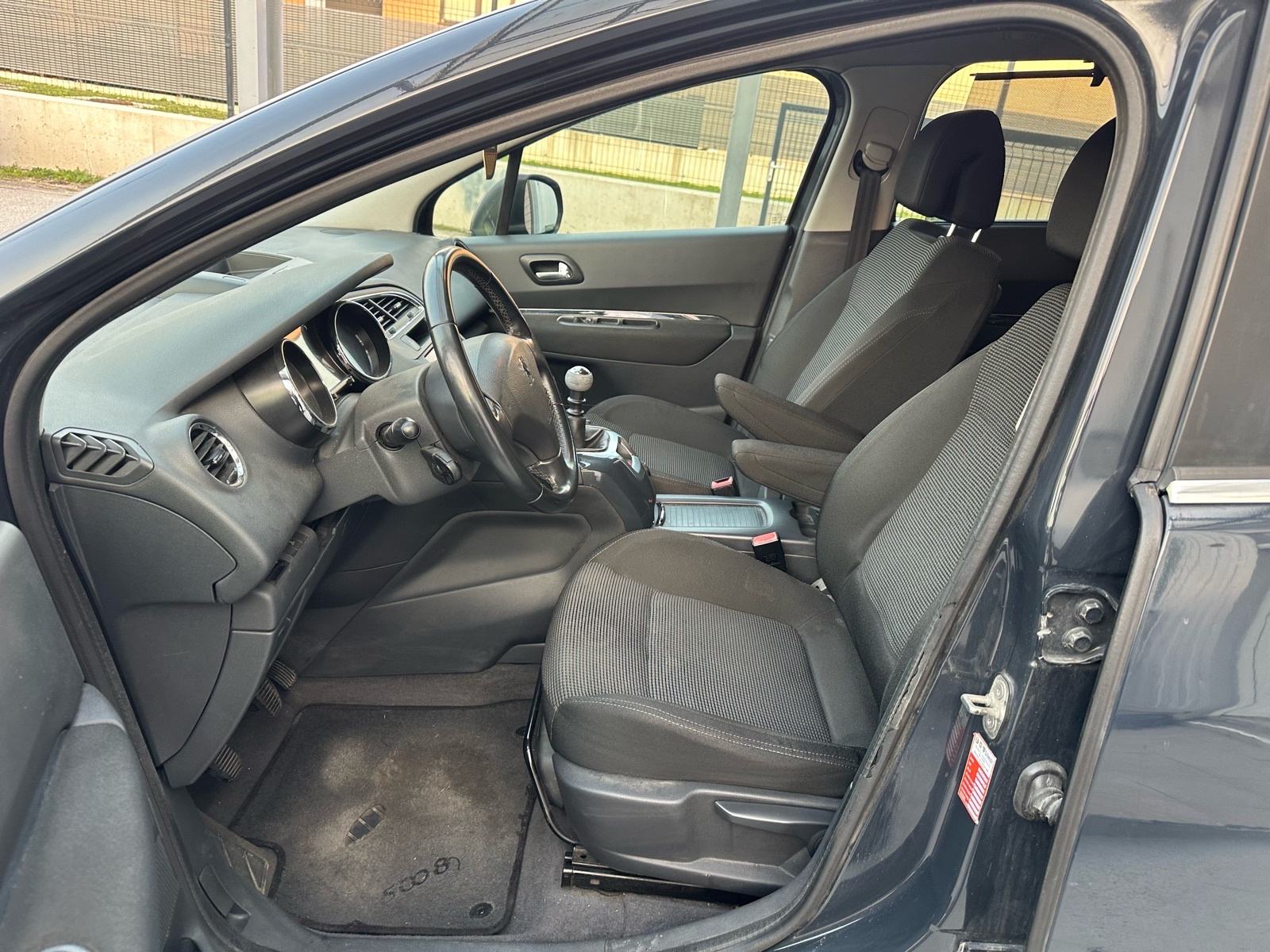 Peugeot 5008 1,6 e-HDi, fotografija 8