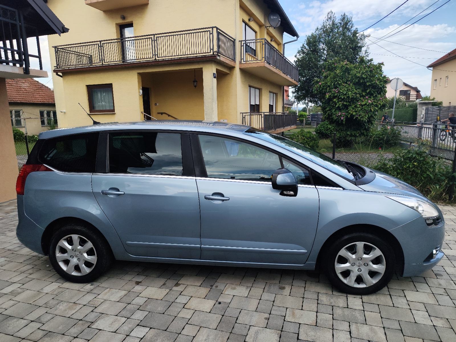 Peugeot 5008 1,6 HDi 2010g × Reg 6/27 × NAVI × KLIMA × PARK SENZORI, fotografija 3