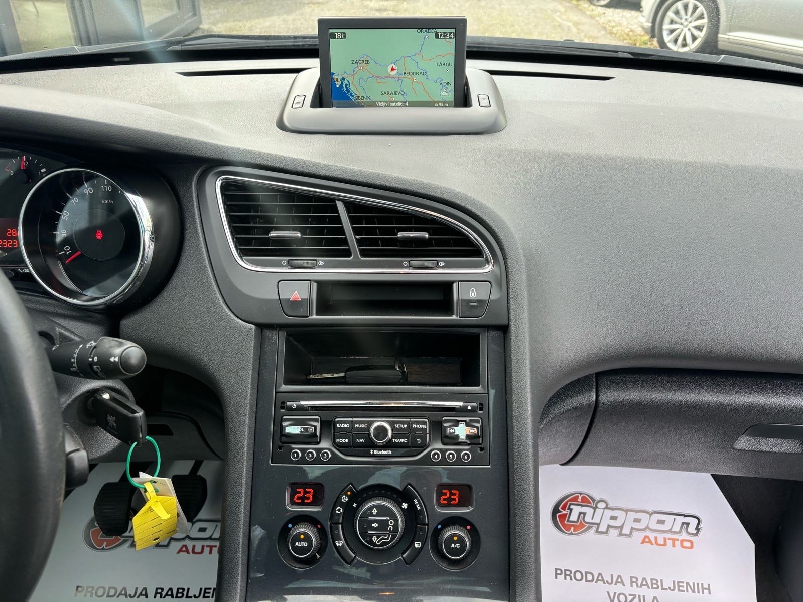 Peugeot 5008 1,6 HDi PANORAMA - NAVI - AUT.DVOZ.KLIMA - ALU, fotografija 14