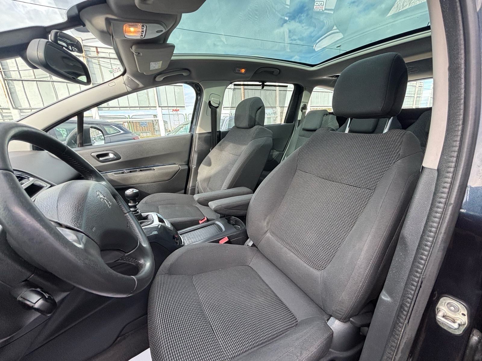 Peugeot 5008 1,6 HDi PANORAMA - NAVI - AUT.DVOZ.KLIMA - ALU, fotografija 11