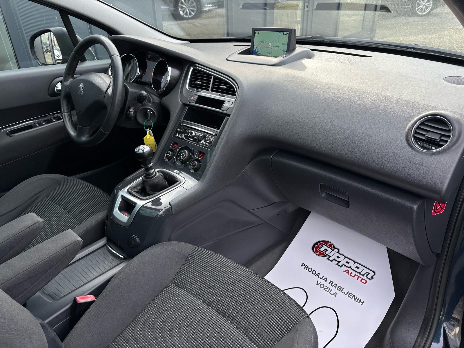 Peugeot 5008 1,6 HDi PANORAMA - NAVI - AUT.DVOZ.KLIMA - ALU, fotografija 17