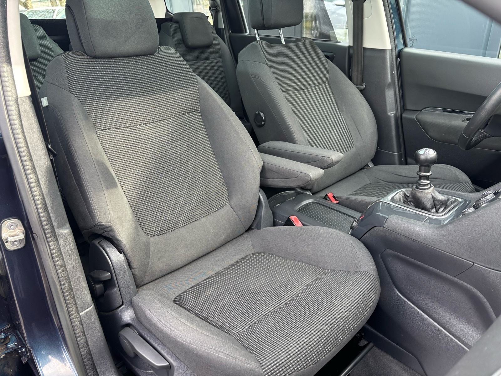 Peugeot 5008 1,6 HDi PANORAMA - NAVI - AUT.DVOZ.KLIMA - ALU, fotografija 19