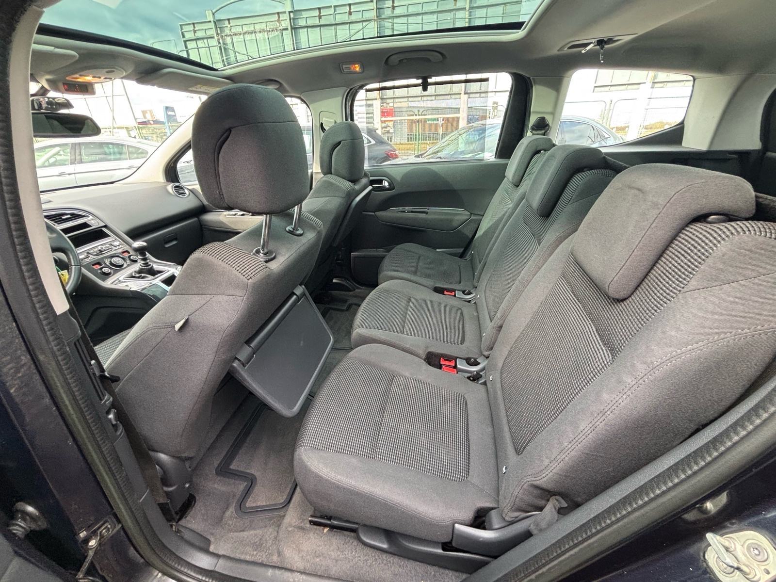 Peugeot 5008 1,6 HDi PANORAMA - NAVI - AUT.DVOZ.KLIMA - ALU, fotografija 16
