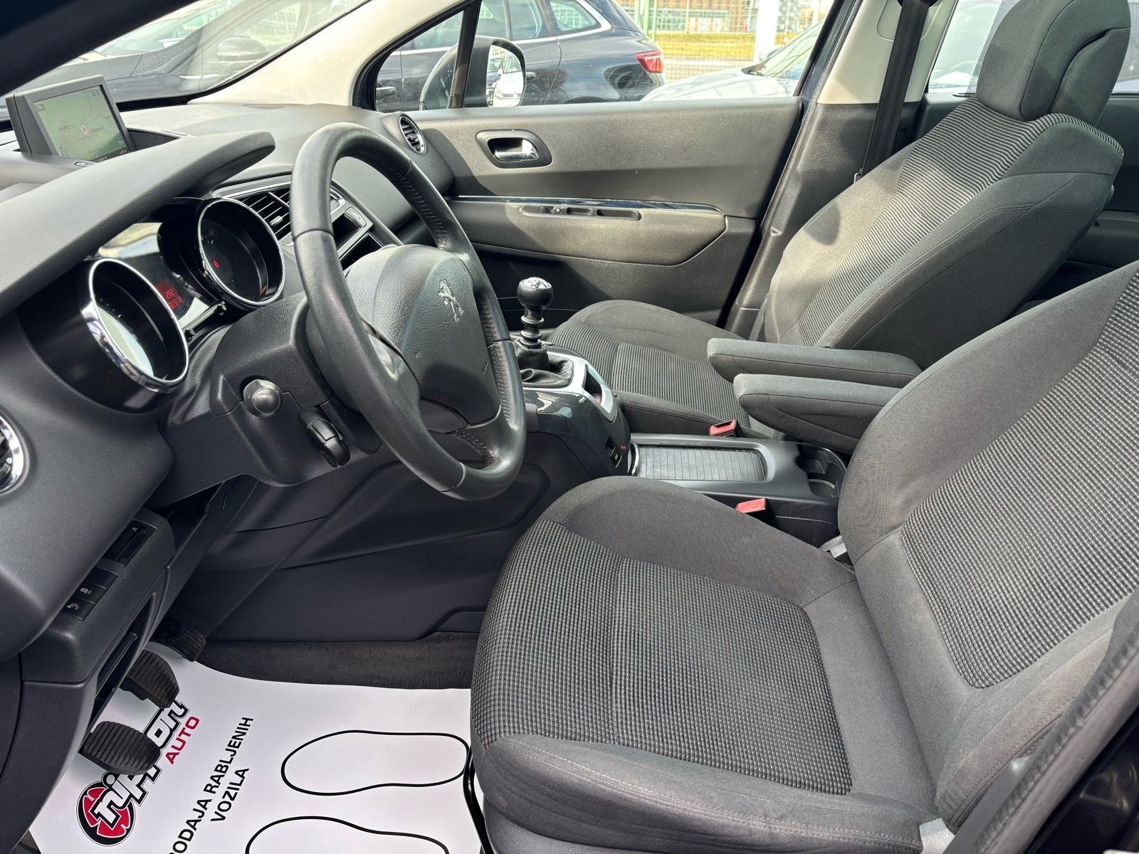 Peugeot 5008 1,6 HDi PANORAMA - NAVI - AUT.DVOZ.KLIMA - ALU, fotografija 9