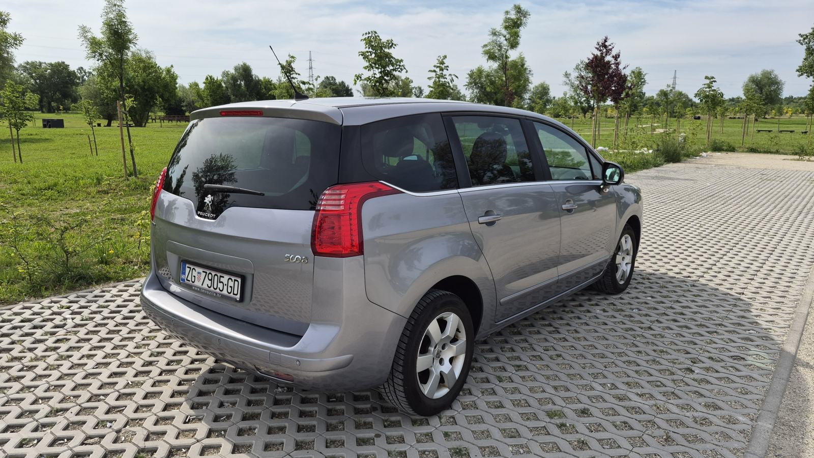 Peugeot 5008 1,6 7 sjedala, 2016 godište, prvi vlasnik, fotografija 4