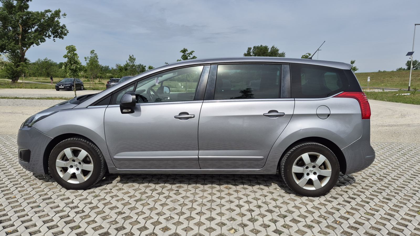 Peugeot 5008 1,6 7 sjedala, 2016 godište, prvi vlasnik, fotografija 6