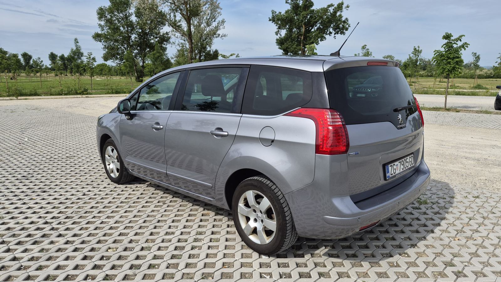 Peugeot 5008 1,6 7 sjedala, 2016 godište, prvi vlasnik, fotografija 3