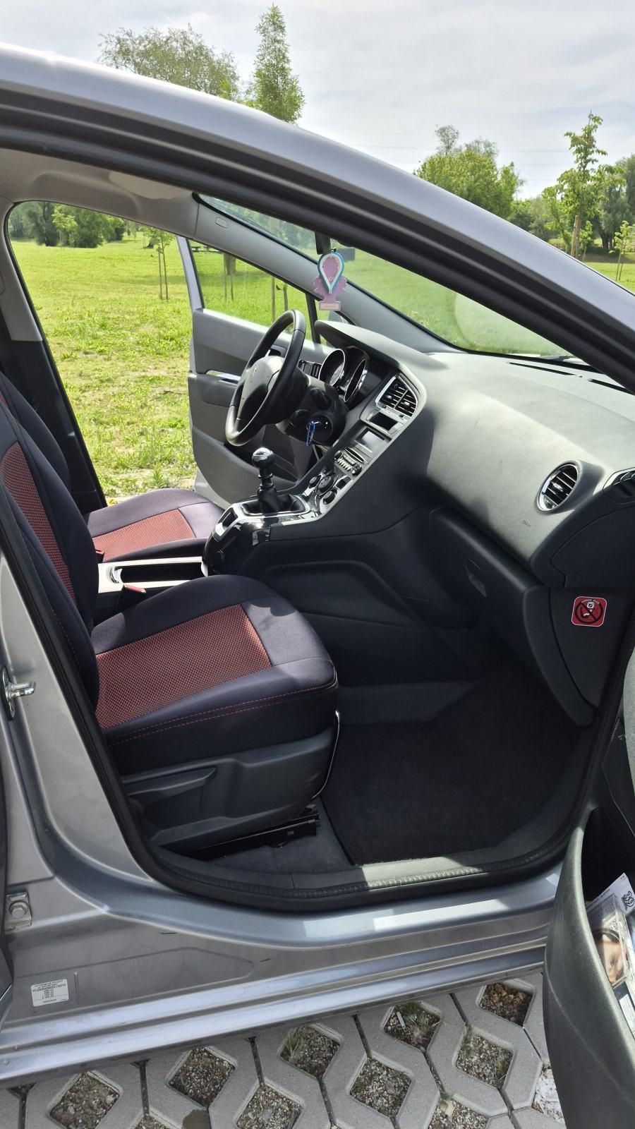 Peugeot 5008 1,6 7 sjedala, 2016 godište, prvi vlasnik, fotografija 12