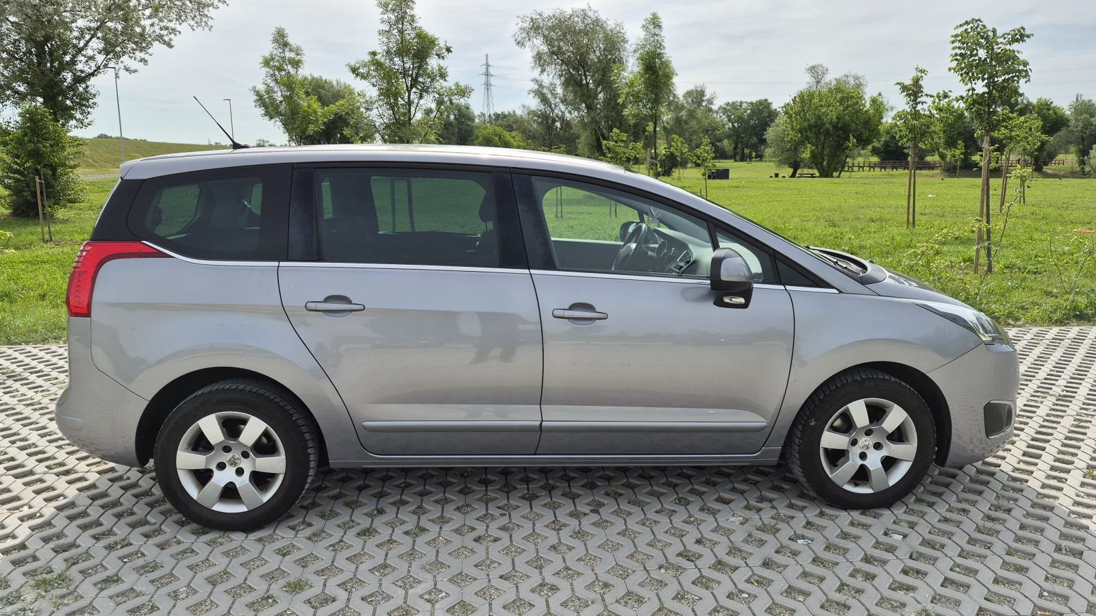 Peugeot 5008 1,6 7 sjedala, 2016 godište, prvi vlasnik, fotografija 5