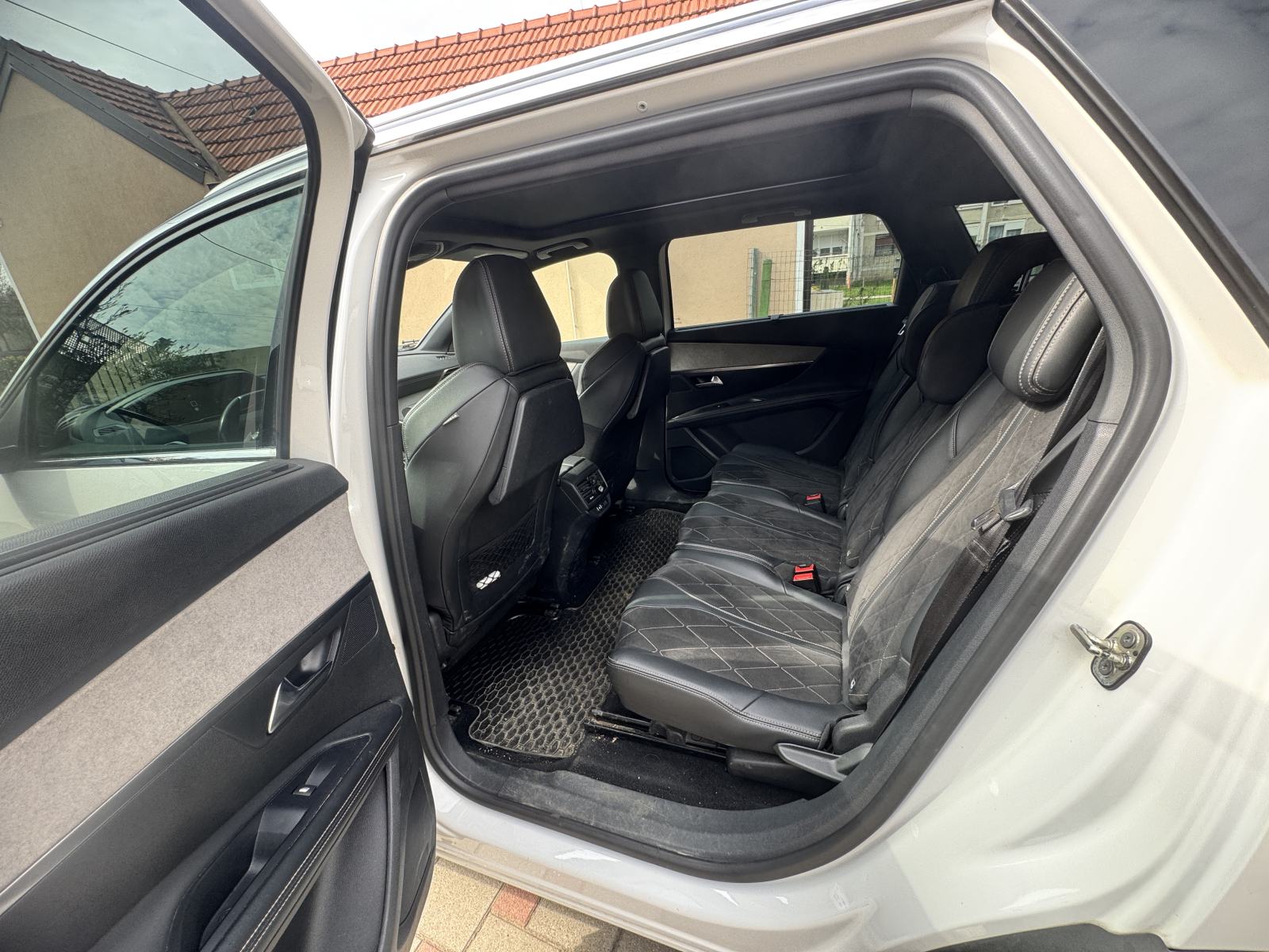 Peugeot 5008 2,0 BlueHDI, 180 KS, ETA 8, 7 Sjedalo, Panorama, 360 Cam, fotografija 17