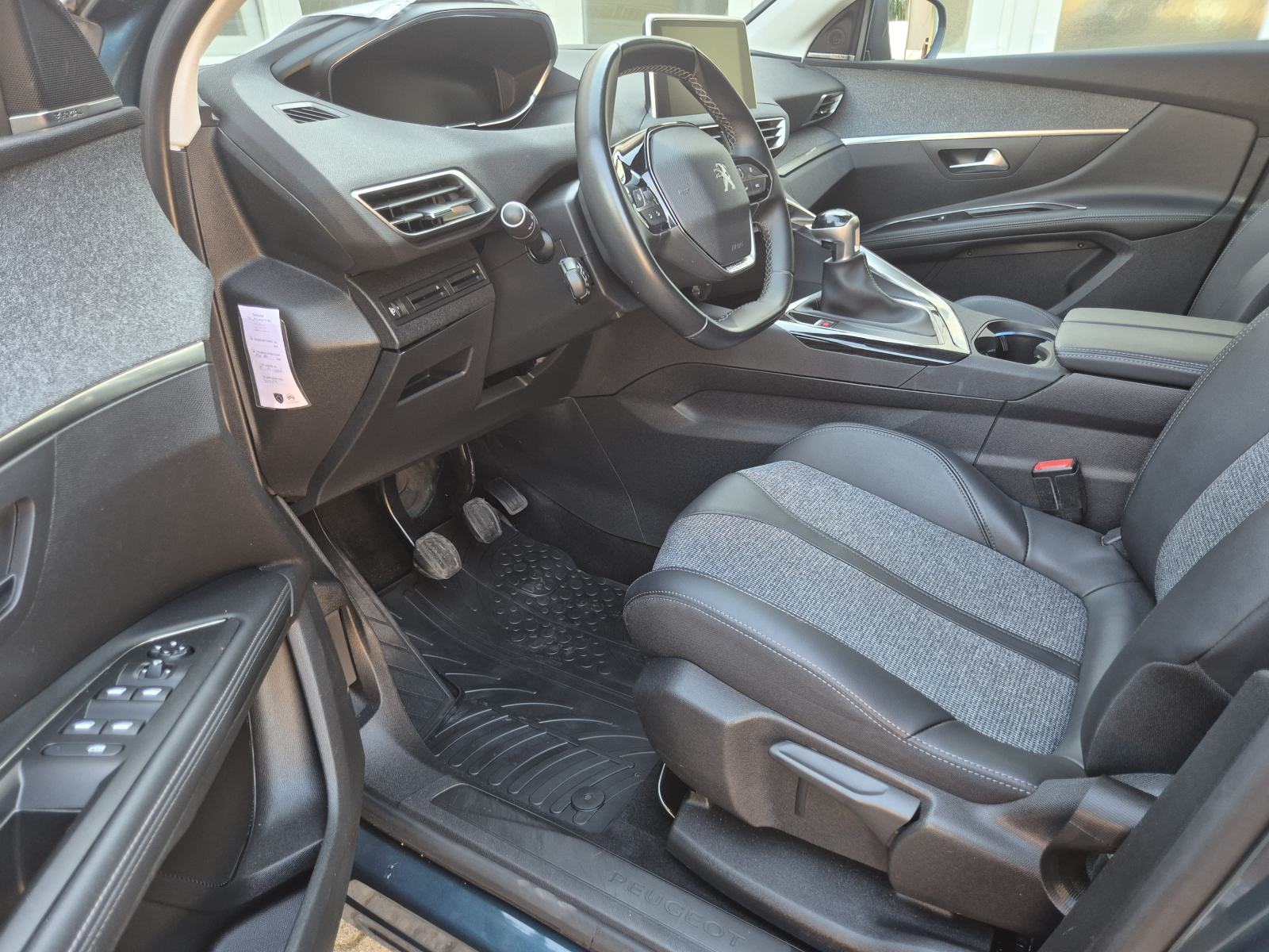 Peugeot 5008 Allure 1,2 PureTech 130, 7 sjedala, FOCAL+DAB, fotografija 13