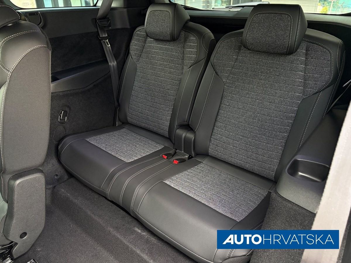 PEUGEOT 5008 ALLURE HYBRID 145 e-DCS6, 39.635,93 € - Akcija, fotografija 12