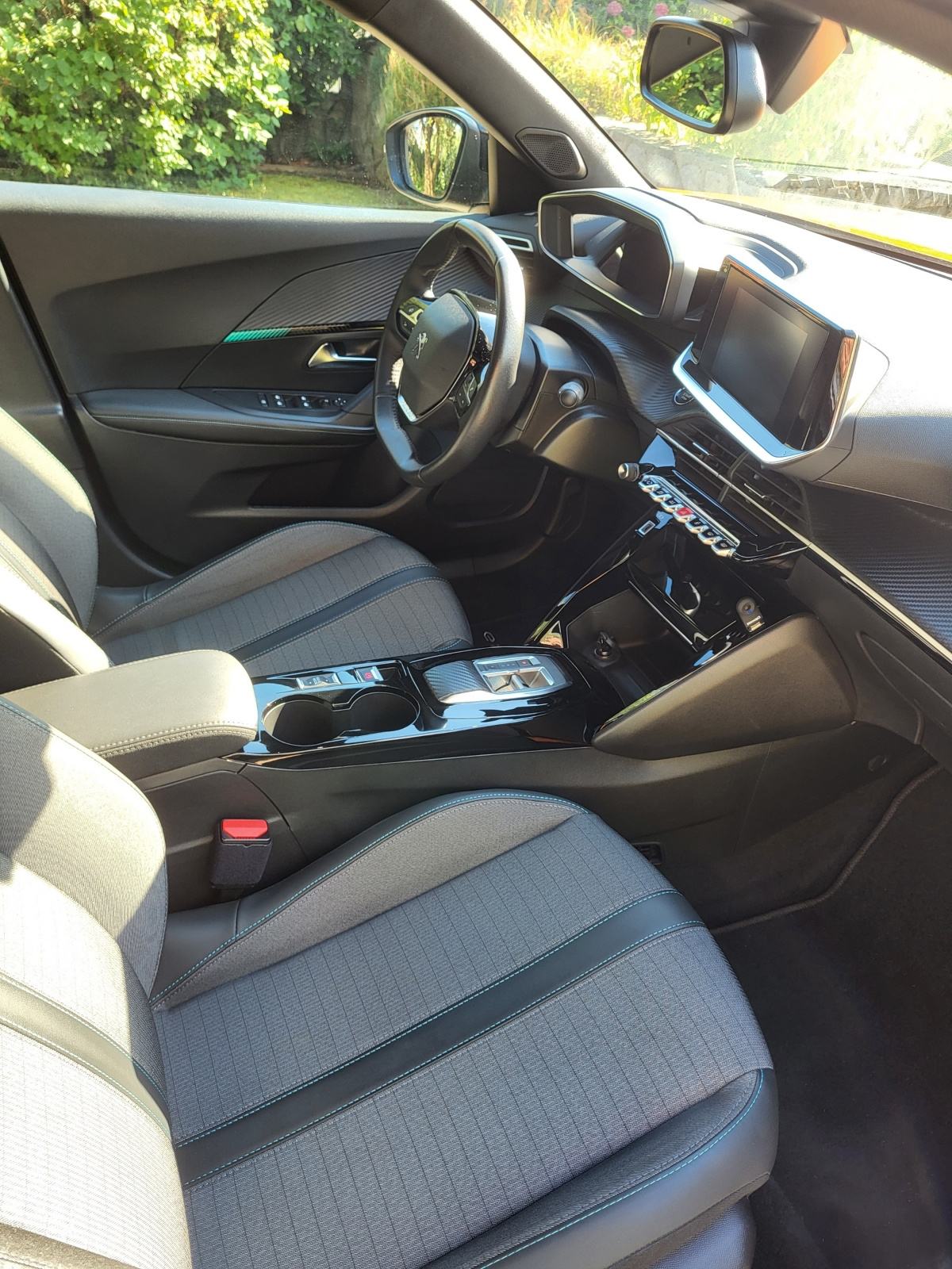 Peugeot e-2008 Allure Business 50 kWh 136 KS, fotografija 15