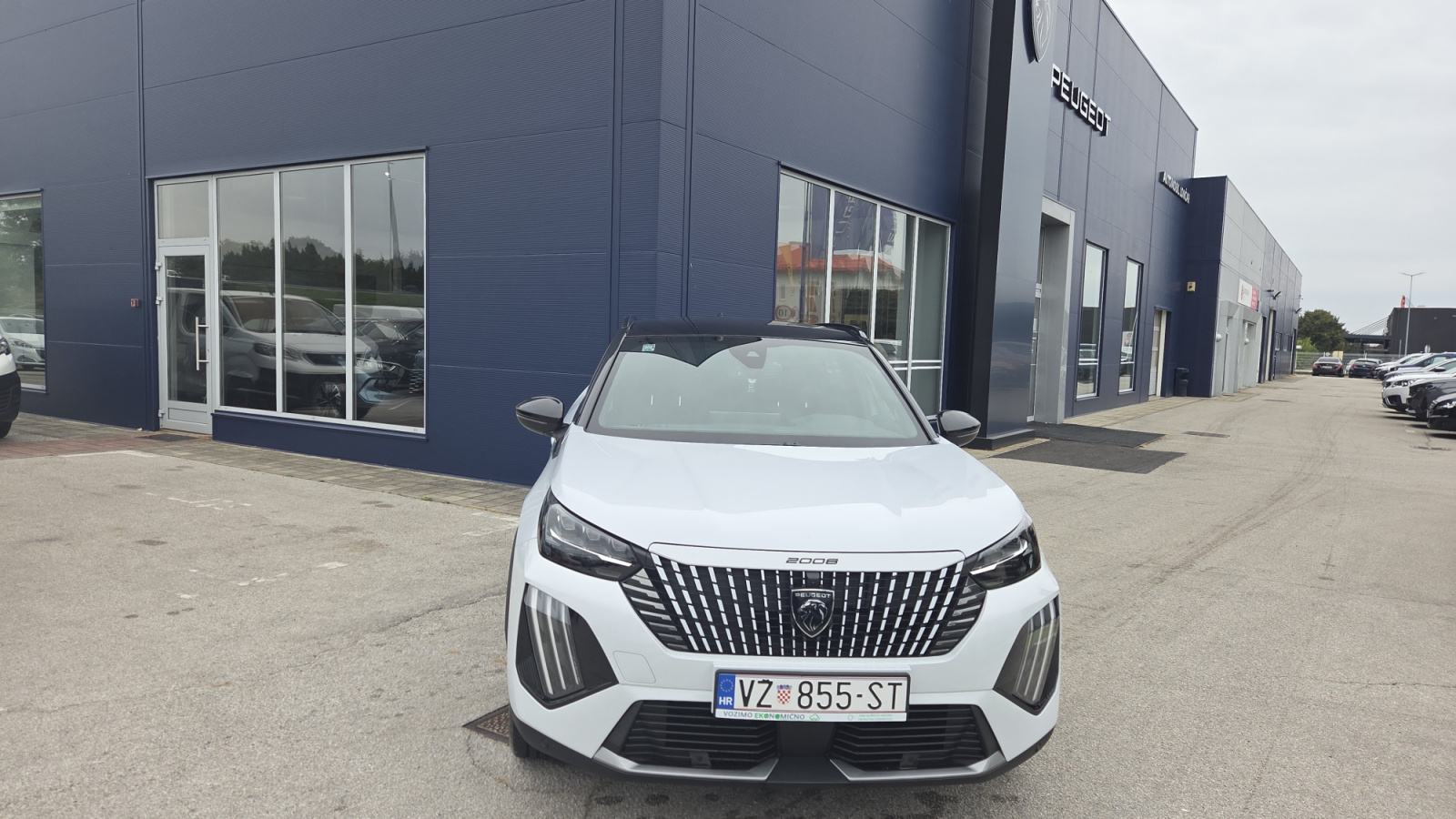 Peugeot e-2008 GT 54 kWh 155 električni, fotografija 1