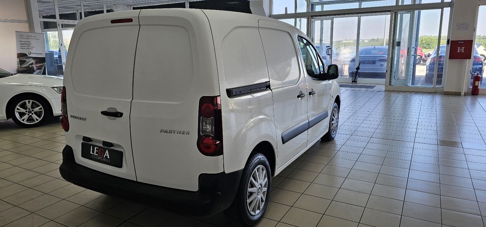 Peugeot Partner 1,6 BlueHDi HR.AUTO,VELIKI SERVIS, fotografija 4