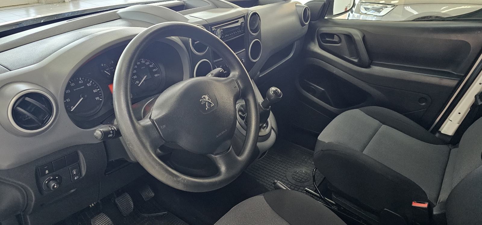 Peugeot Partner 1,6 BlueHDi HR.AUTO,VELIKI SERVIS, fotografija 9