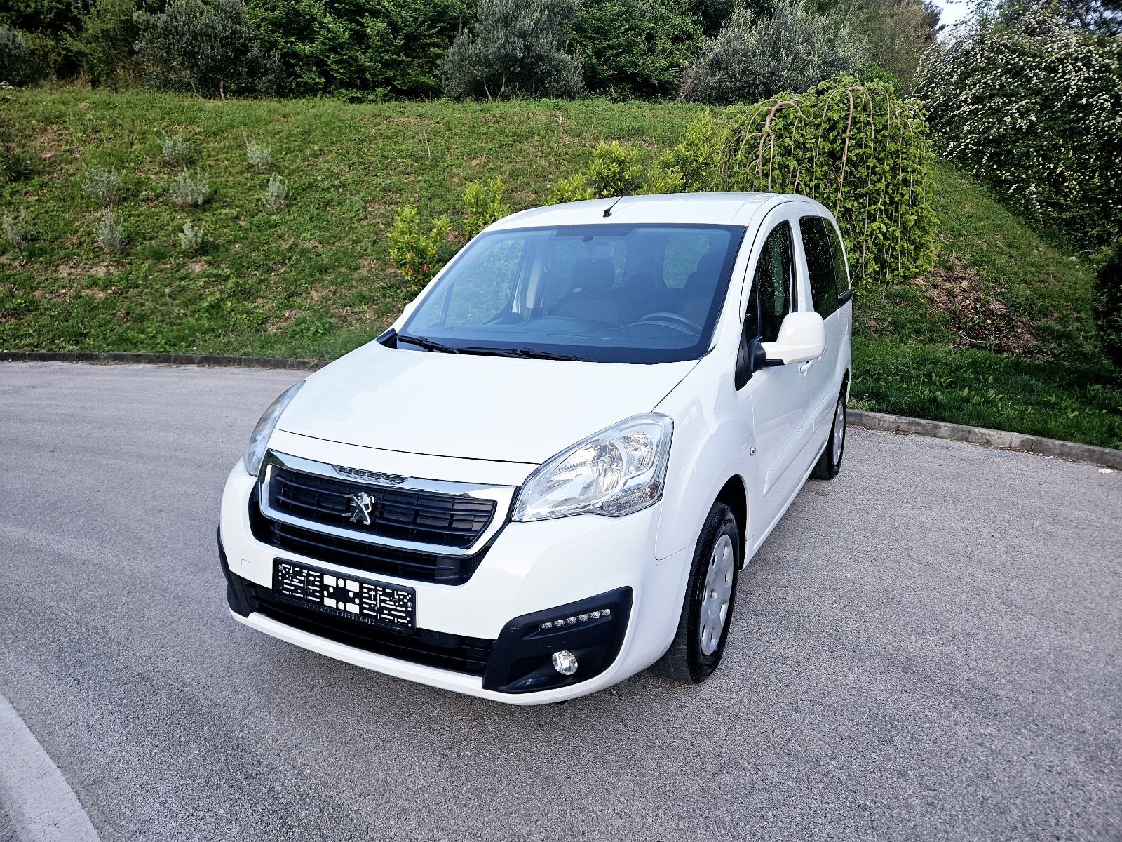 Peugeot Partner 1,6 BlueHDi,jako očuvan, fotografija 1