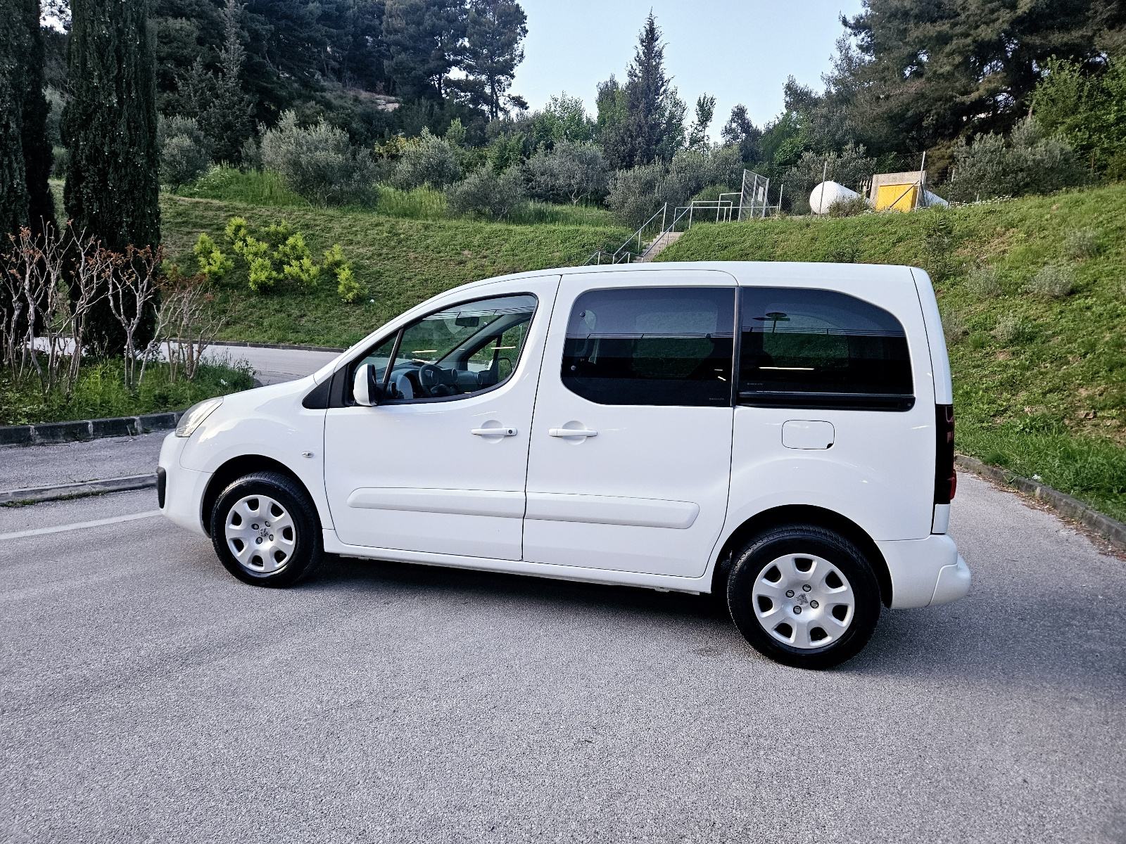 Peugeot Partner 1,6 BlueHDi,jako očuvan, fotografija 6