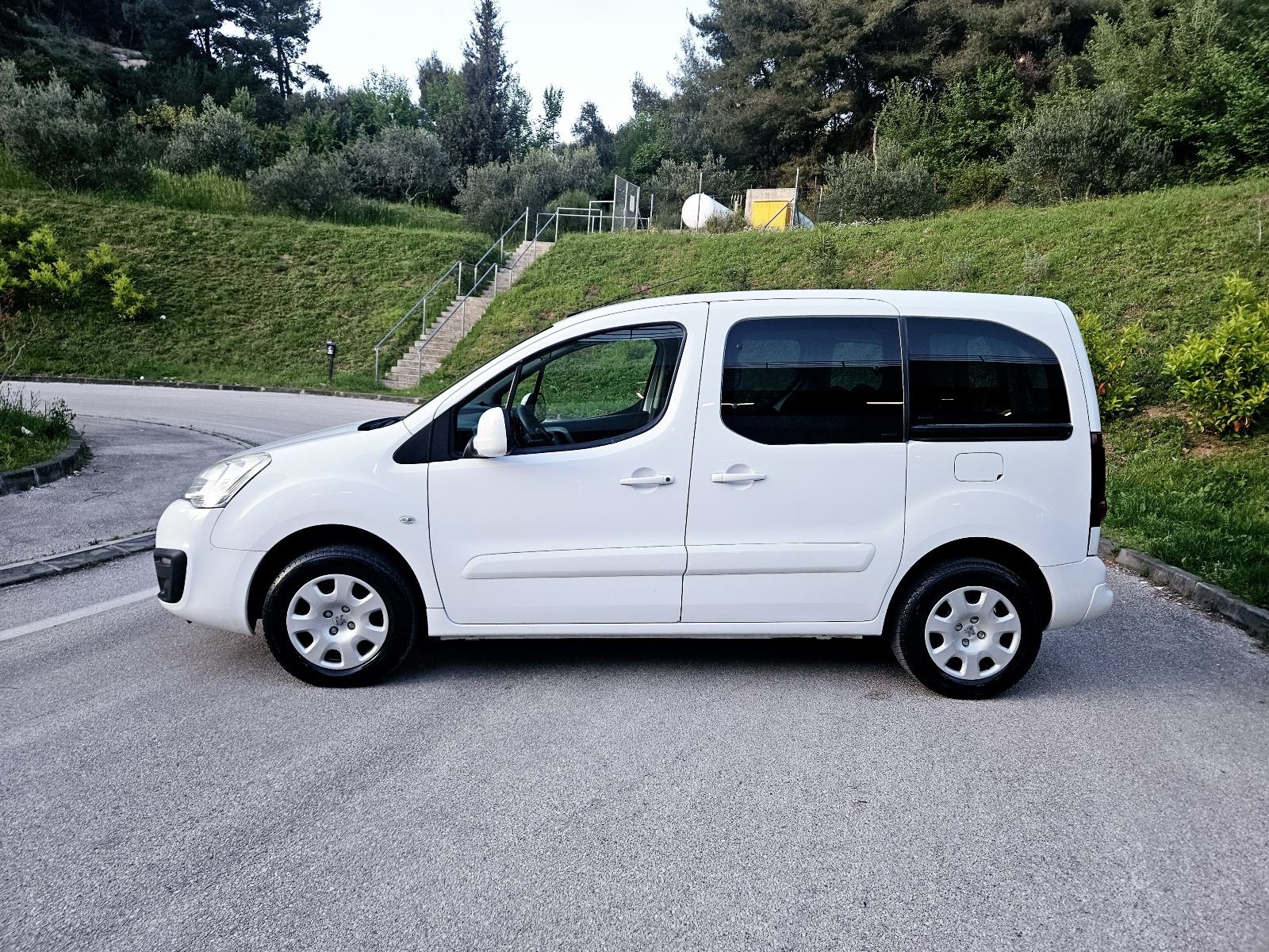 Peugeot Partner 1,6 BlueHDi,jako očuvan, fotografija 5