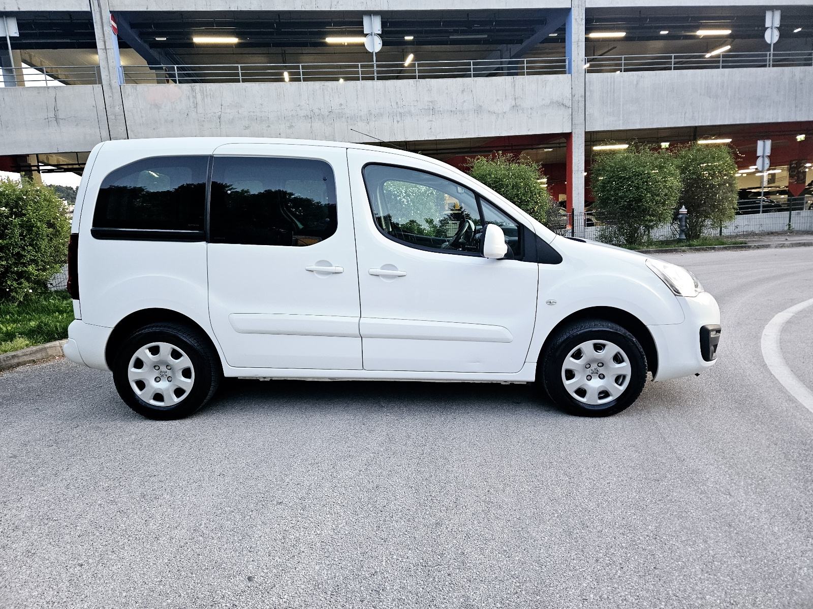 Peugeot Partner 1,6 BlueHDi,jako očuvan, fotografija 10