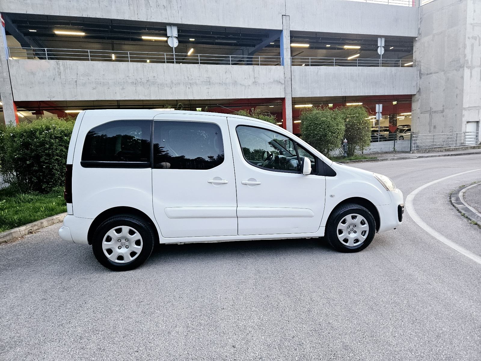 Peugeot Partner 1,6 BlueHDi,jako očuvan, fotografija 9