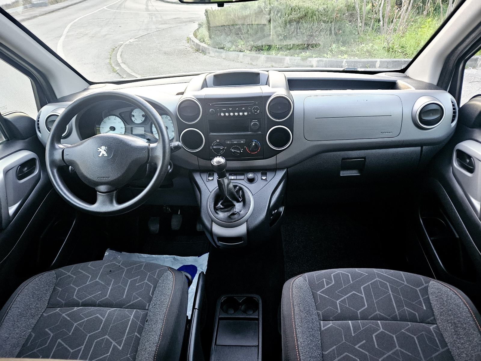 Peugeot Partner 1,6 BlueHDi,jako očuvan, fotografija 18