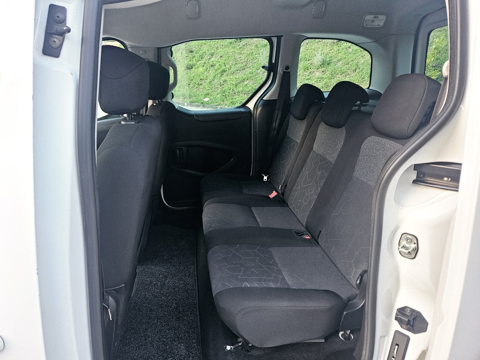 Peugeot Partner 1,6 BlueHDi,jako očuvan, fotografija 19