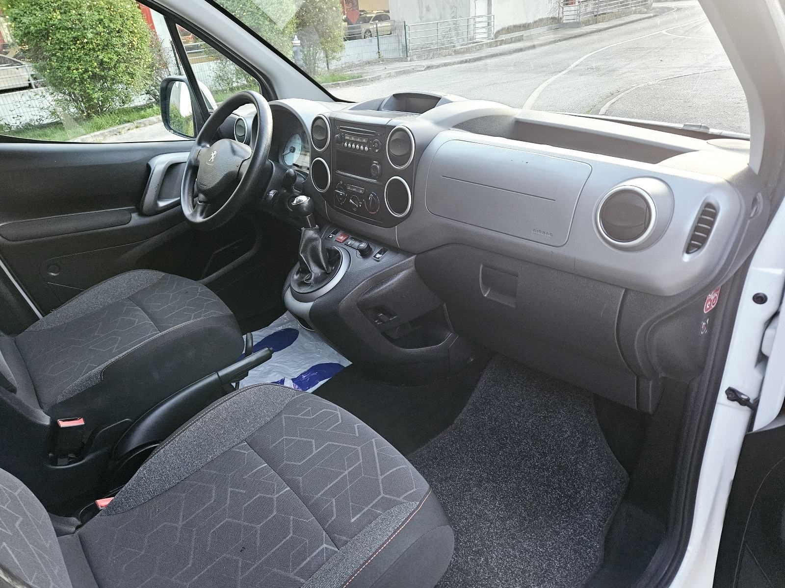 Peugeot Partner 1,6 BlueHDi,jako očuvan, fotografija 16