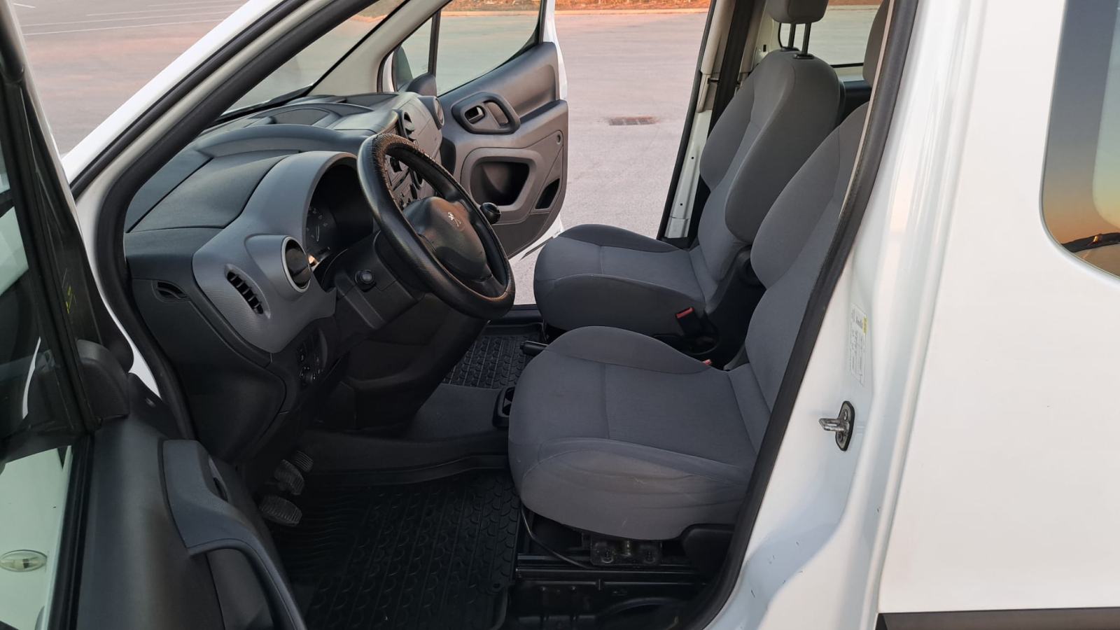Peugeot Partner 1,6 HDi 2015god.reg 04/27. Produženi, 5 sjedala, fotografija 20
