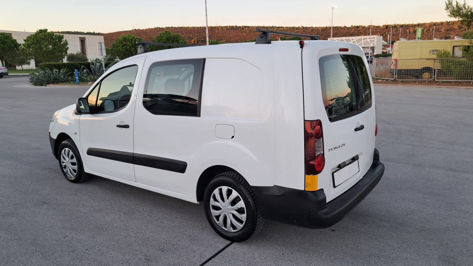 Peugeot Partner 1,6 HDi 2015god.reg 04/27. Produženi, 5 sjedala, fotografija 8