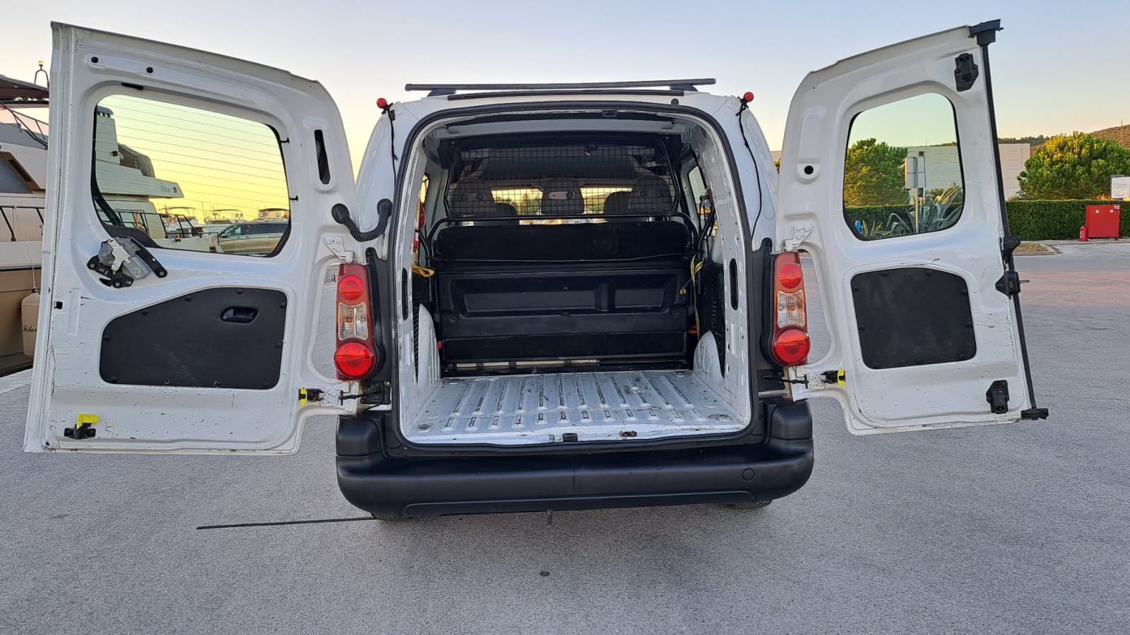 Peugeot Partner 1,6 HDi 2015god.reg 04/27. Produženi, 5 sjedala, fotografija 10