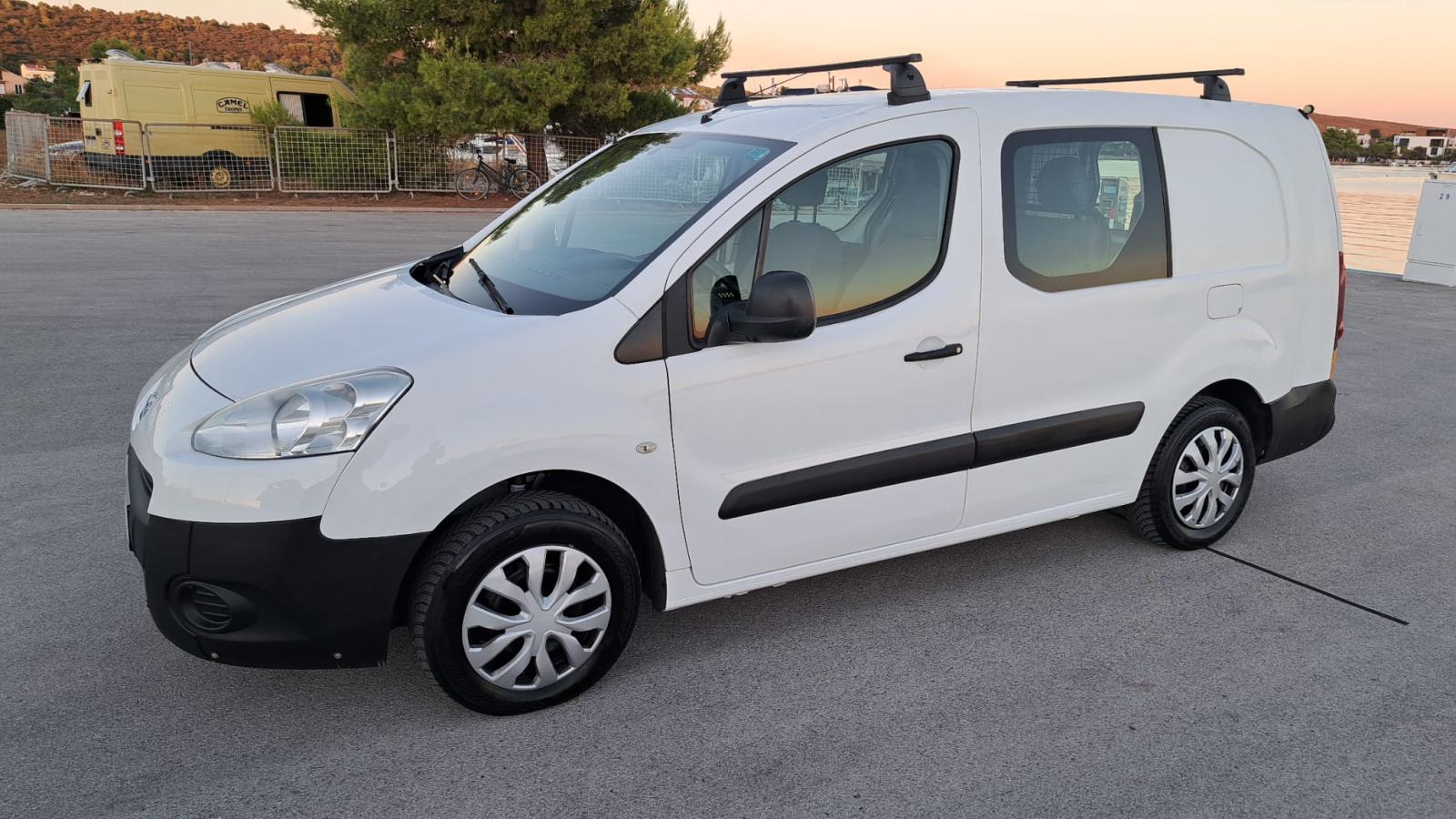Peugeot Partner 1,6 HDi 2015god.reg 04/27. Produženi, 5 sjedala, fotografija 4