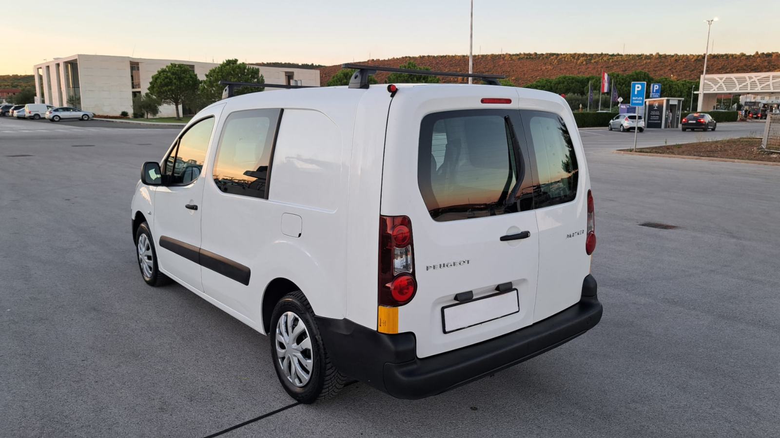 Peugeot Partner 1,6 HDi 2015god.reg 04/27. Produženi, 5 sjedala, fotografija 9