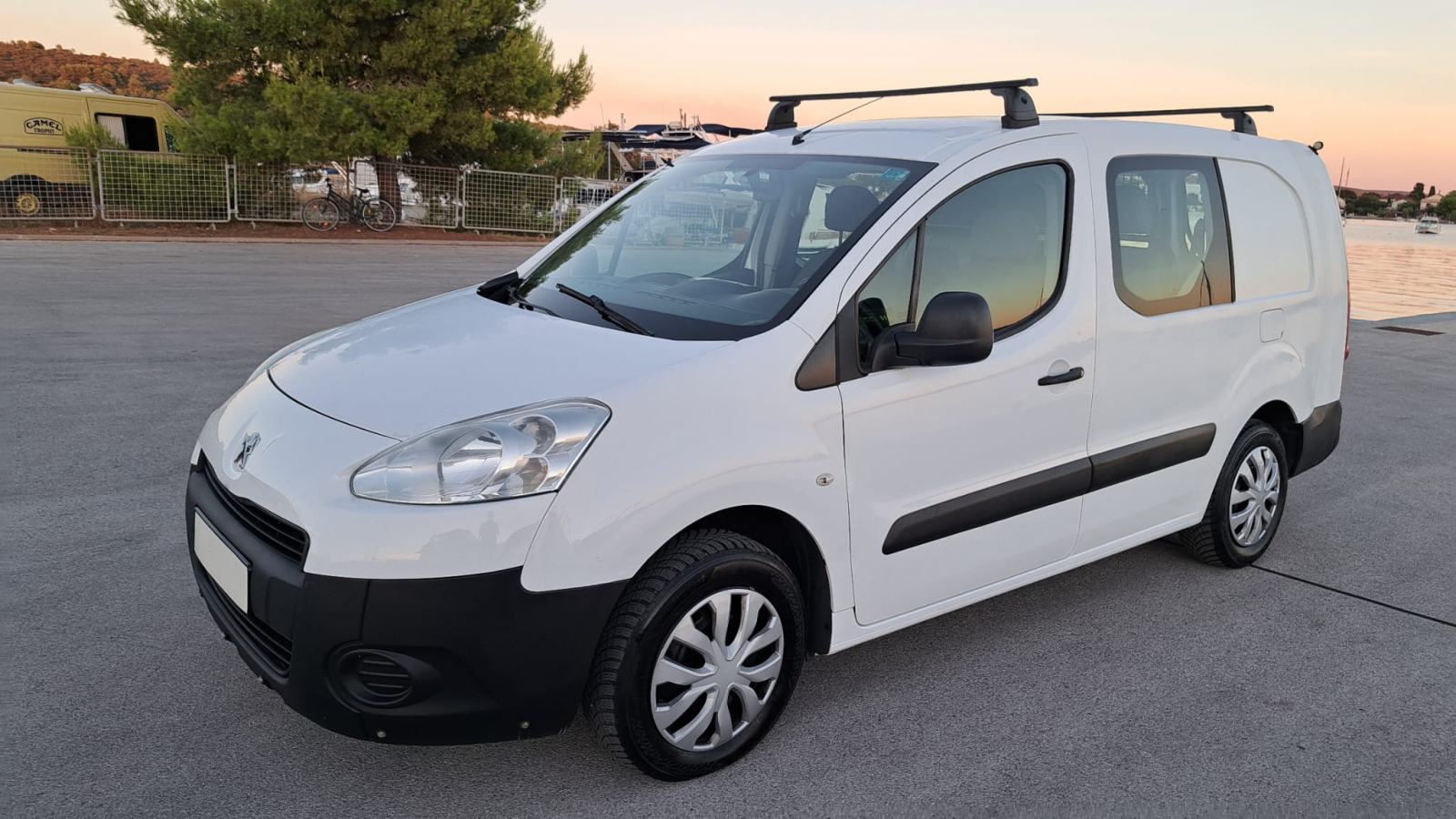 Peugeot Partner 1,6 HDi 2015god.reg 04/27. Produženi, 5 sjedala, fotografija 3