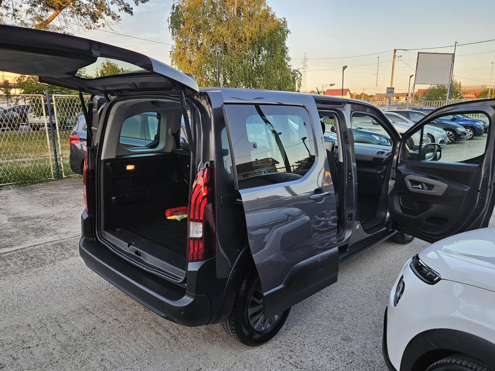 Peugeot Rifter 1,5 BlueHDI * 2021 *80 000 km * TOP STANJE, NAVI, LED, fotografija 10