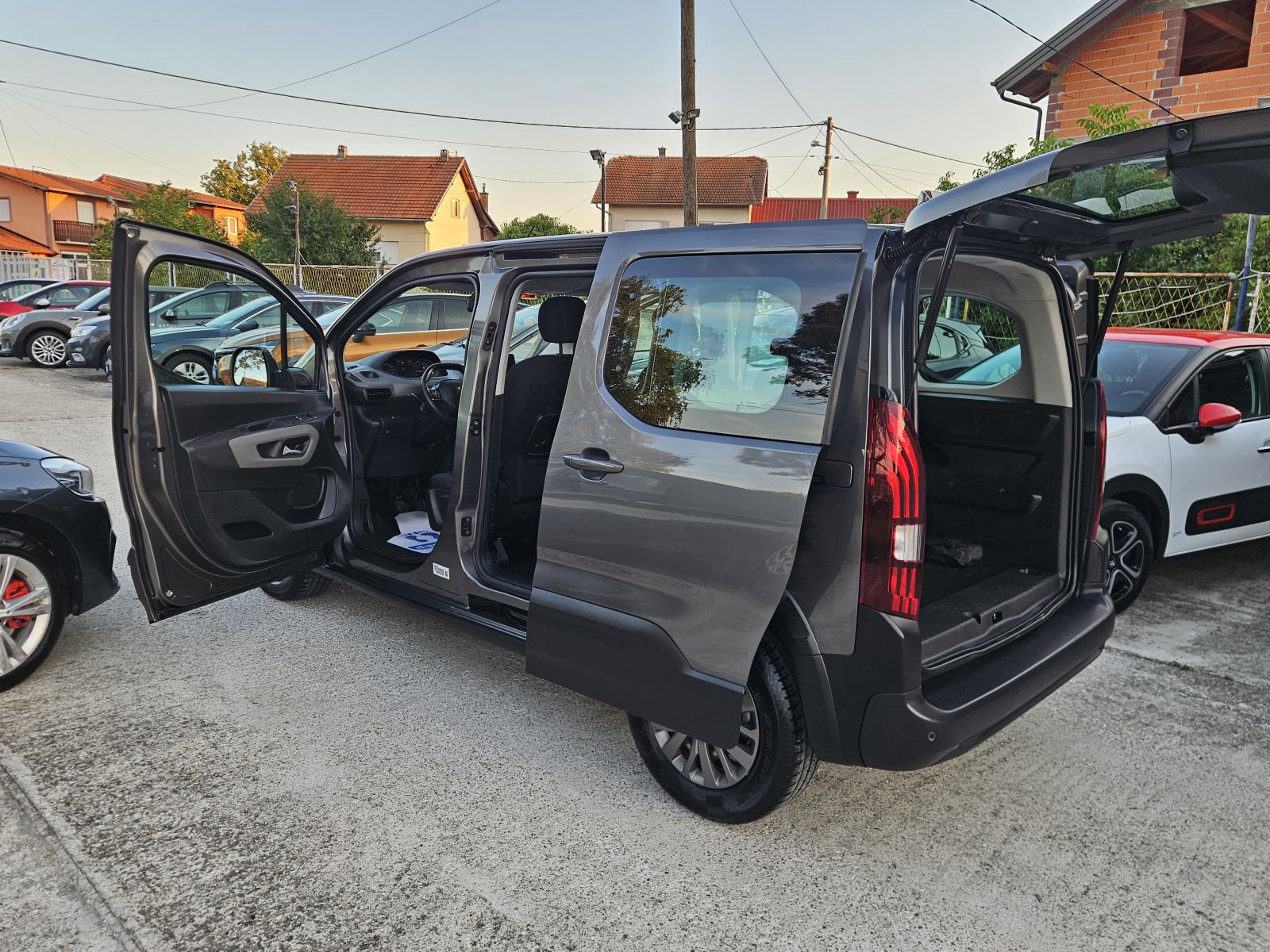Peugeot Rifter 1,5 BlueHDI * 2021 *80 000 km * TOP STANJE, NAVI, LED, fotografija 8