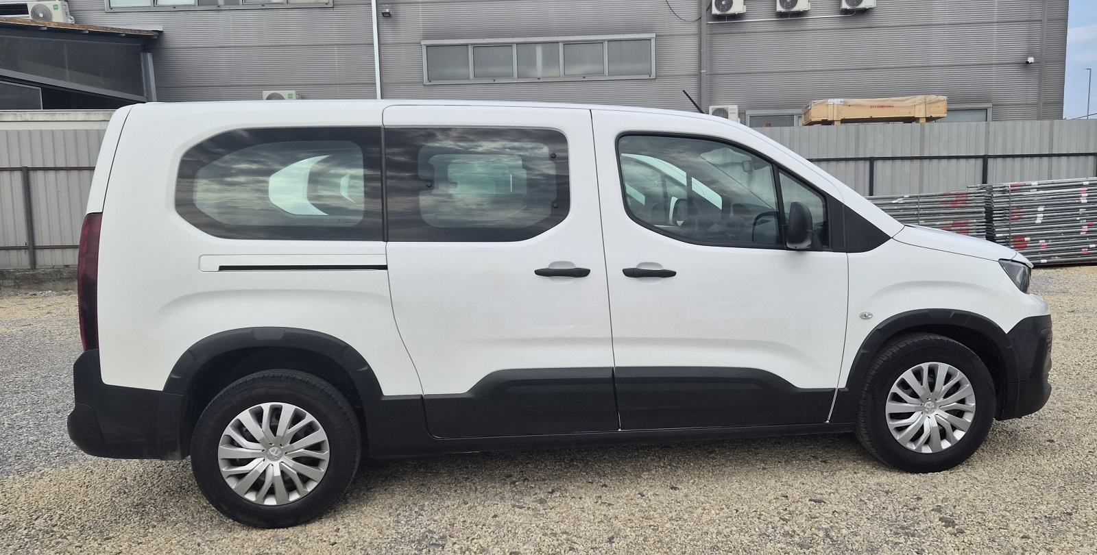 Peugeot Rifter 1,5 N1 5 SJEDALA REG. 09/26 HR VOZILO U PDV-u SERVISNA, fotografija 5