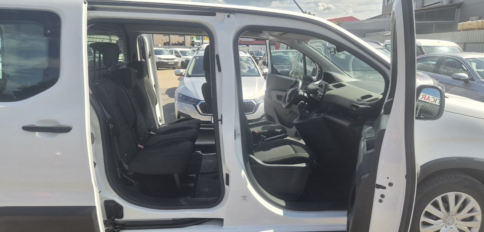Peugeot Rifter 1,5 N1 5 SJEDALA REG. 09/26 HR VOZILO U PDV-u SERVISNA, fotografija 9
