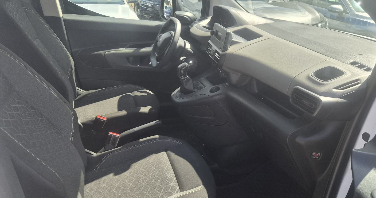 Peugeot Rifter 1,5 N1 5 SJEDALA REG. 09/26 HR VOZILO U PDV-u SERVISNA, fotografija 12