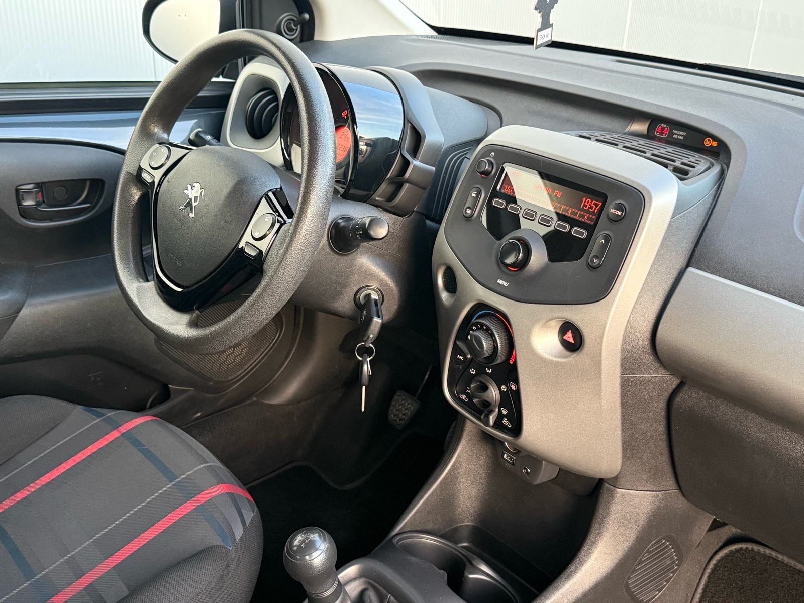 PEUGET 108-KLIMA-83000KM-5 VRATA-LED DNEVNA SVIJETLA-, fotografija 14