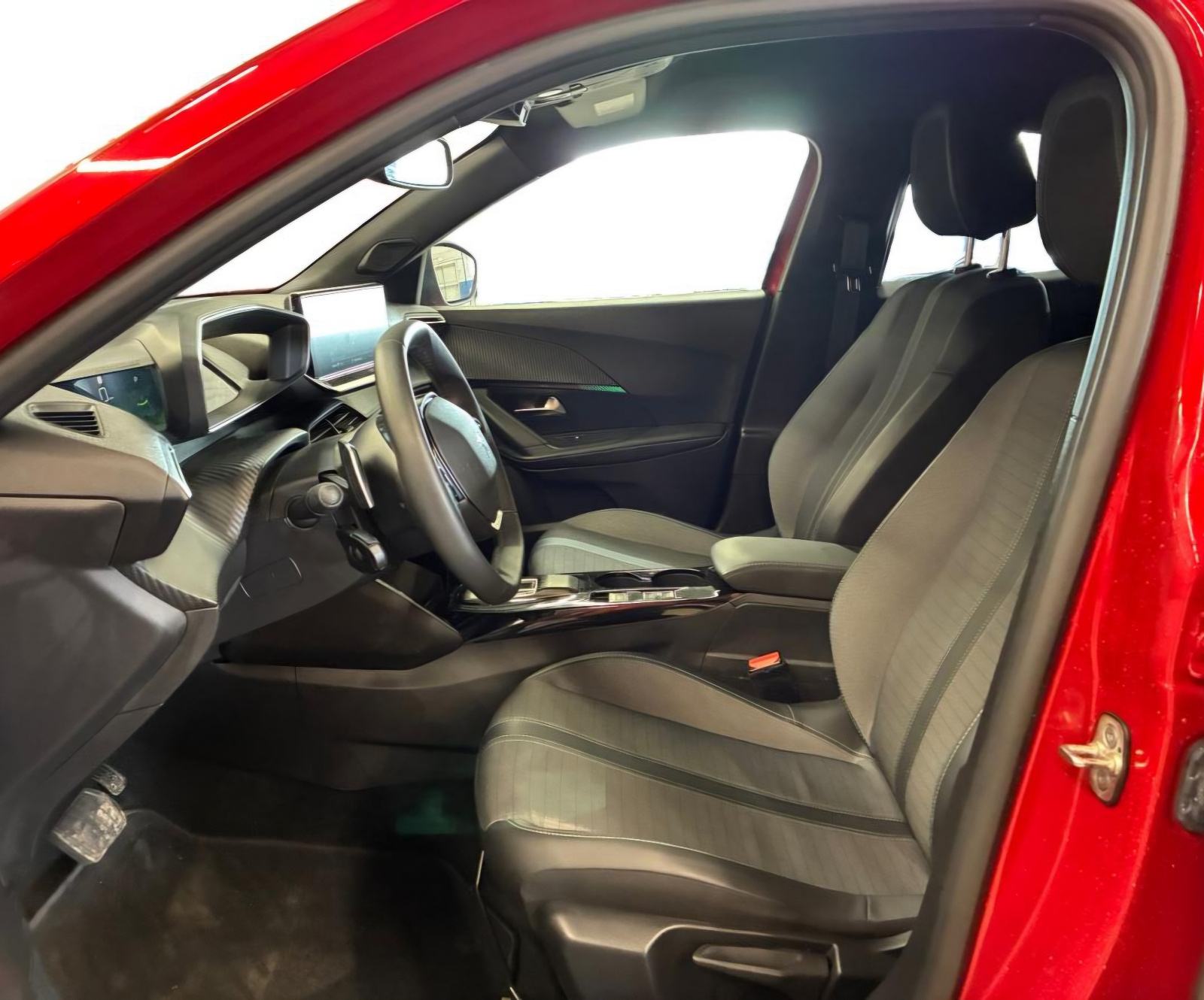PEUGOET 2008 1,2 TURBO 130KS • AUTOMATIK • SAMO 25.000KM • FULL ALLURE, fotografija 11