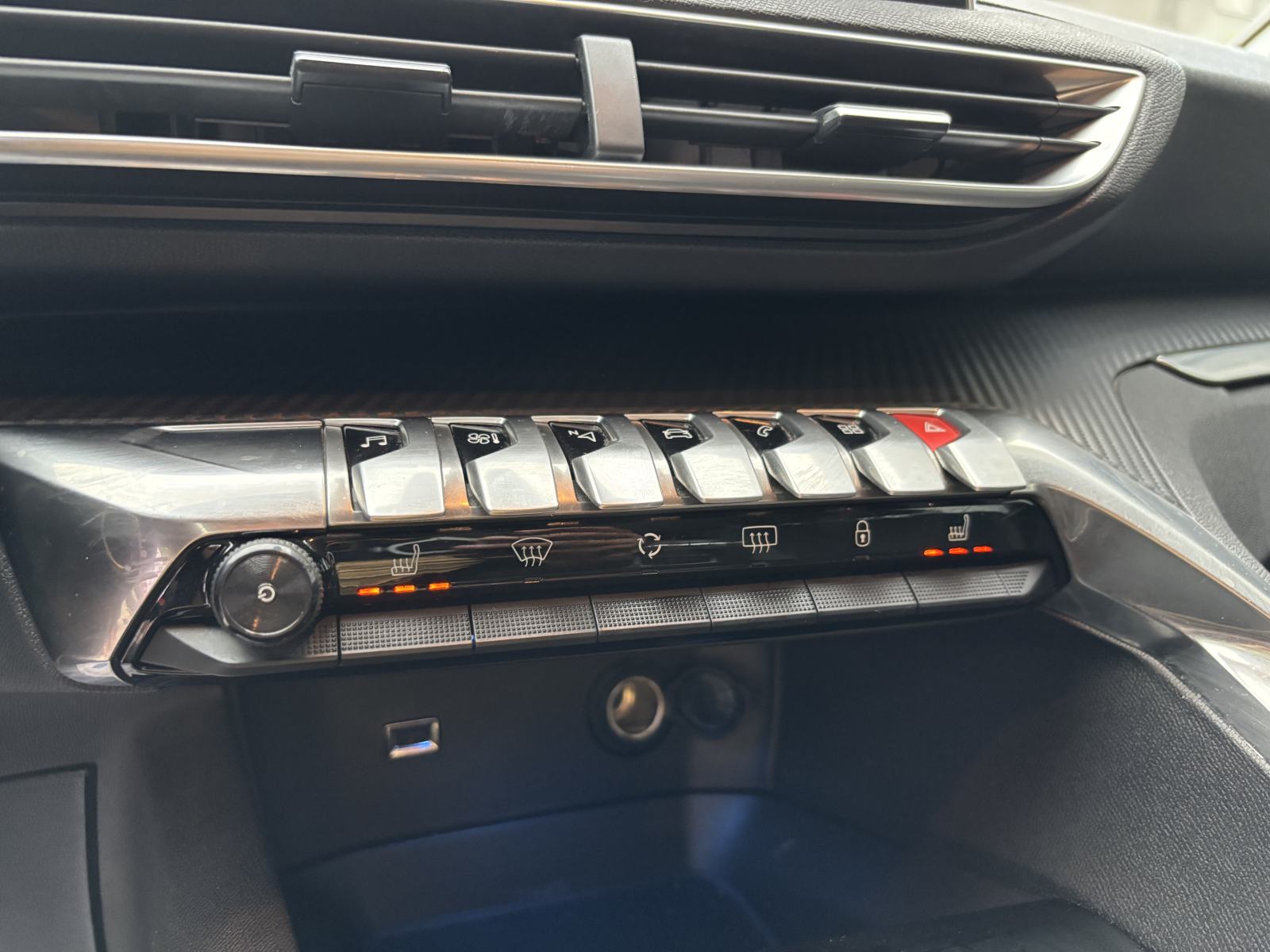 PEUGOT 3008 1,6 BlueHDI 2018 GODINA TOP STANJE KAO NOVO CIJENA 13,200€, fotografija 18