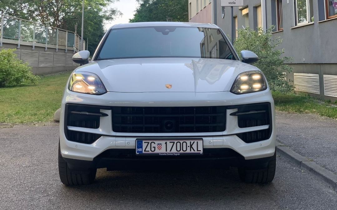 Porsche Cayenne hybrid, 3 LCD, fotografija 3