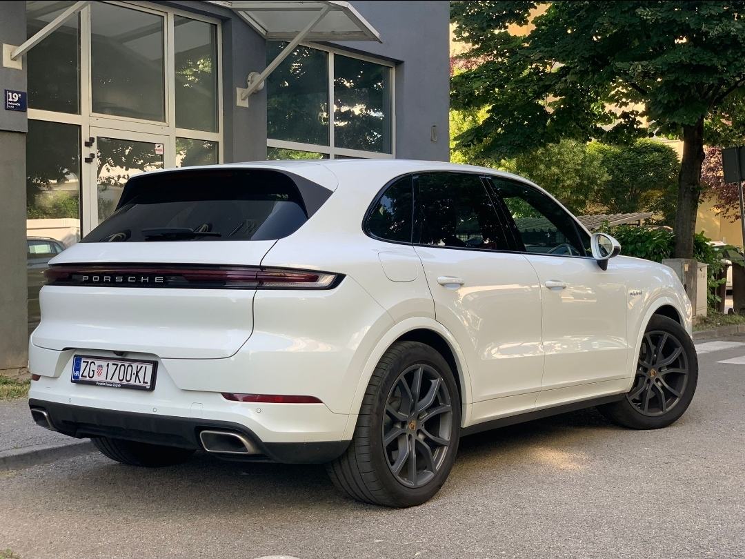 Porsche Cayenne hybrid, 3 LCD, fotografija 10