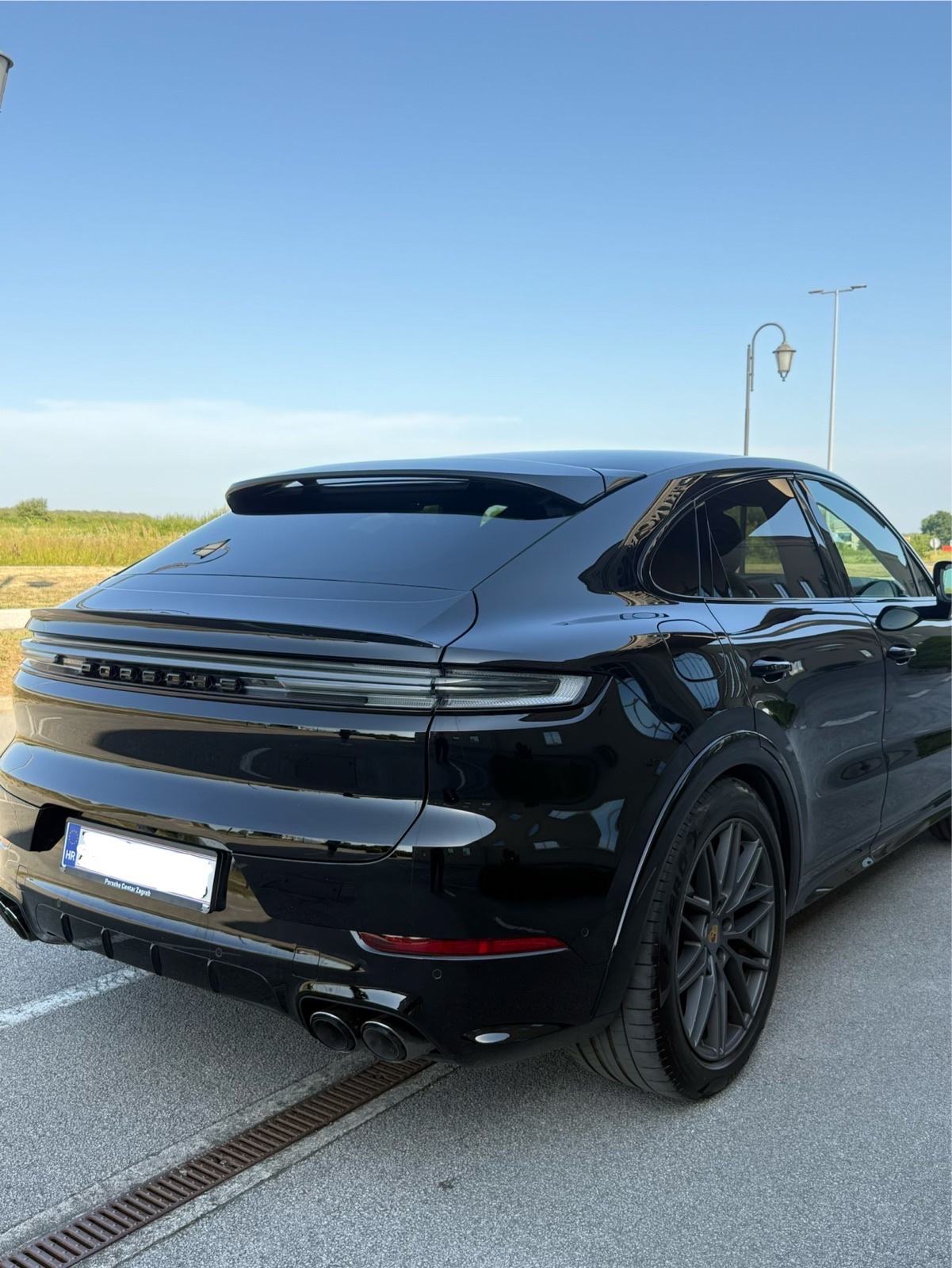 Porsche Cayenne E-Hybrid 2024. | Prvi vlasnik | 55.000 km | Top oprema, fotografija 4