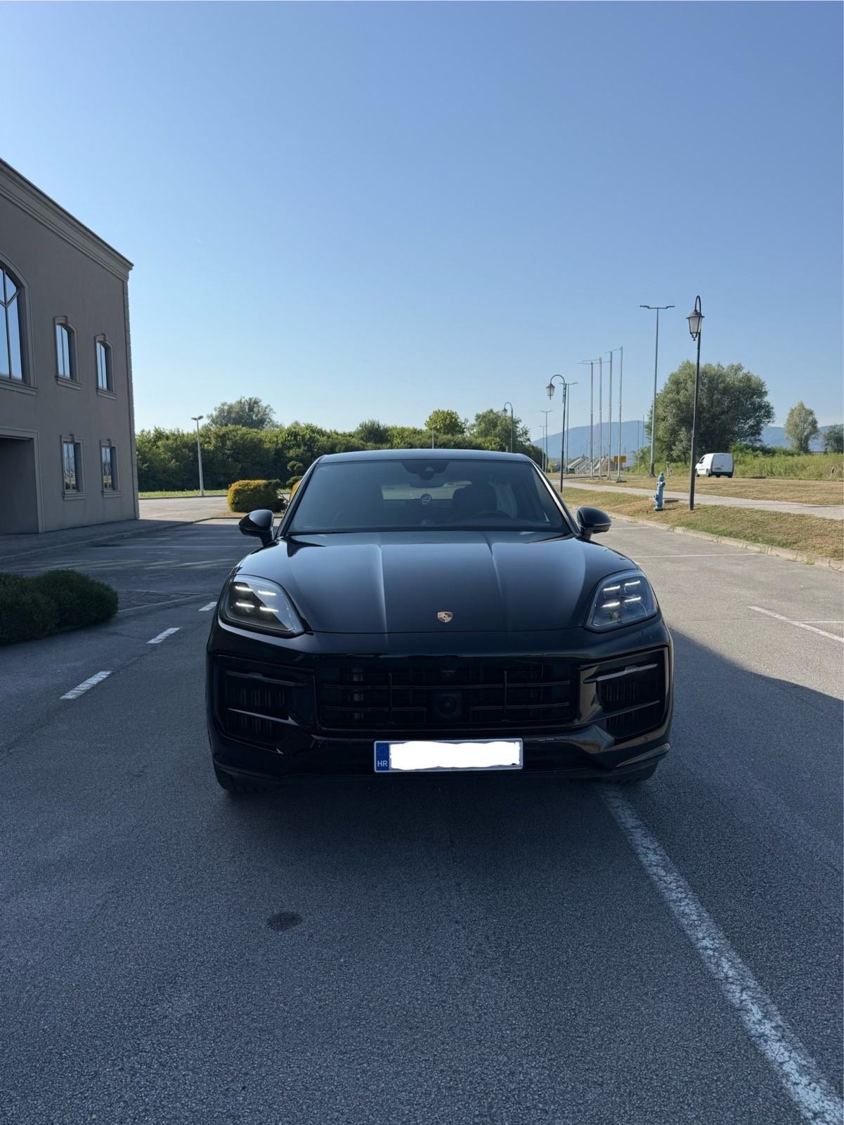 Porsche Cayenne E-Hybrid 2024. | Prvi vlasnik | 55.000 km | Top oprema, fotografija 3